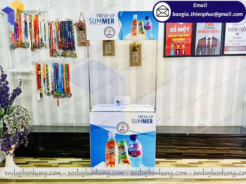 nơi bán quầy sampling bằng sắt giá rẻ