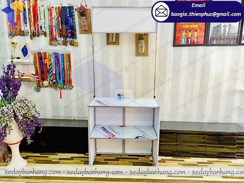 ở đâu bán booth sắt bán mỹ phẩm giá rẻ