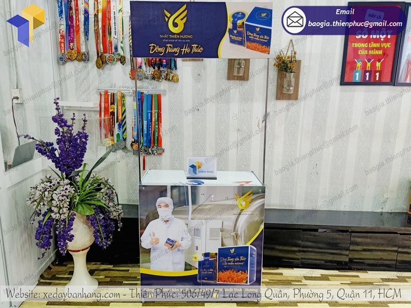 quầy bán hàng hội chợ