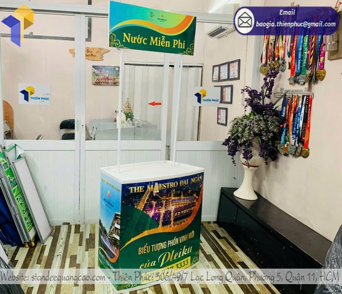 Quầy nhựa trưng bày sản phẩm lưu động