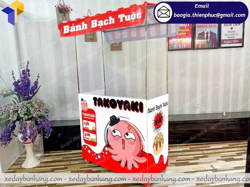 xe thức ăn nhanh bán ngoài vỉa hè