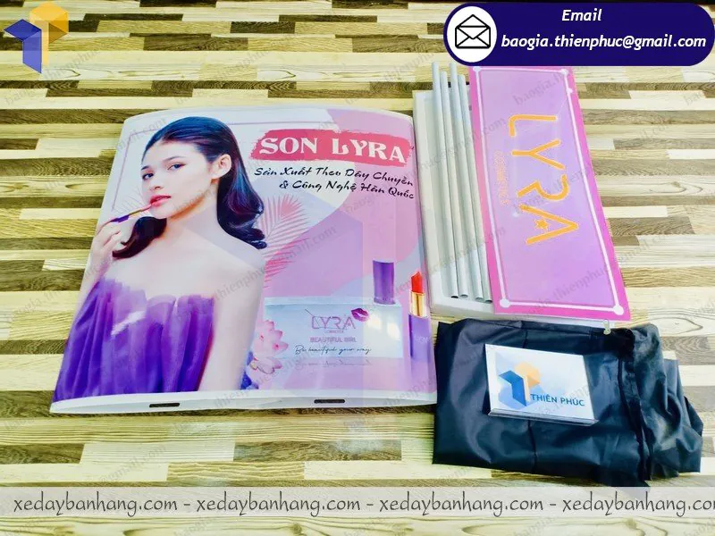 quầy nhựa giới thiệu mỹ phẩm giá bao nhiêu
