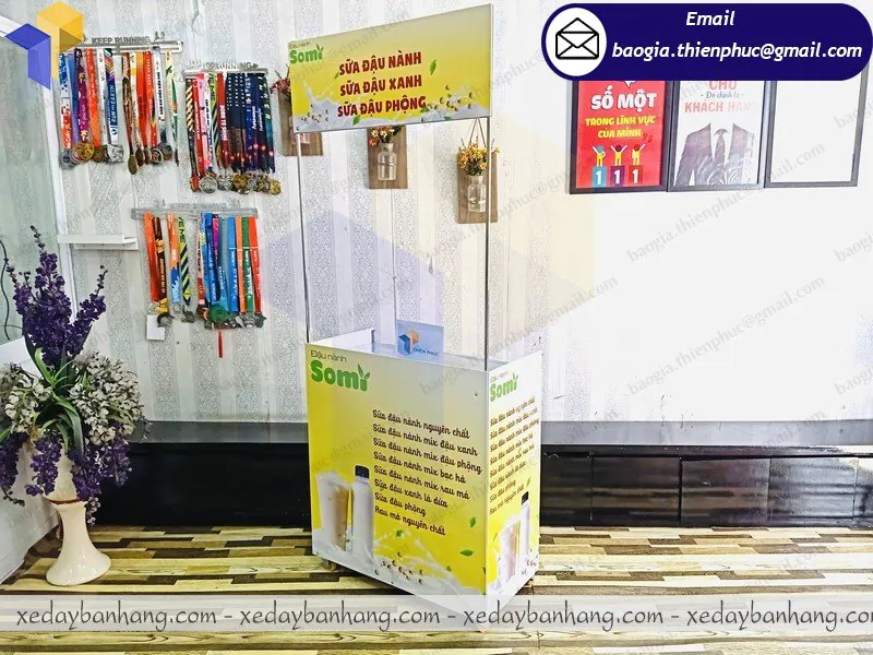 quầy sampling bán sữa giá bao nhiêu