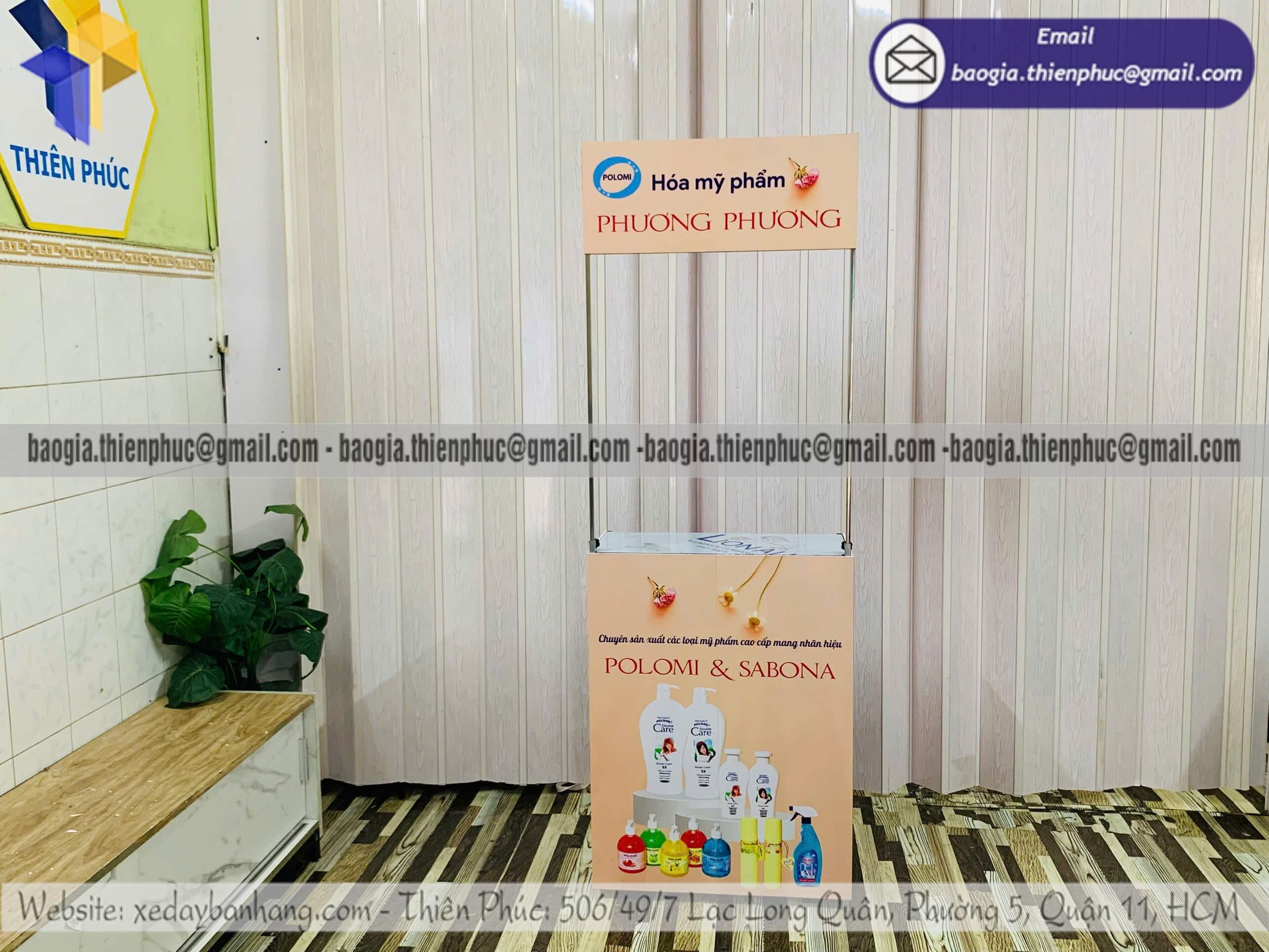 Quầy sampling bằng sắt cho PG đứng tiếp thị