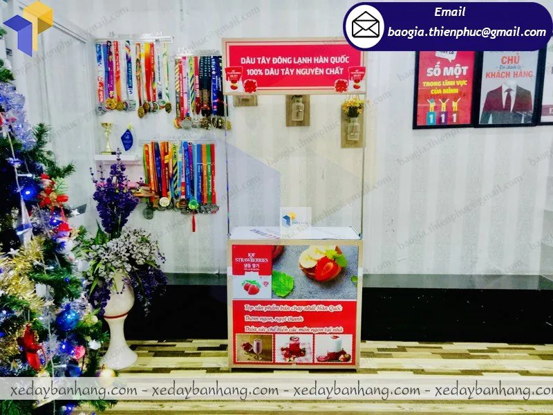 quầy sampling sắt bán trái cây
