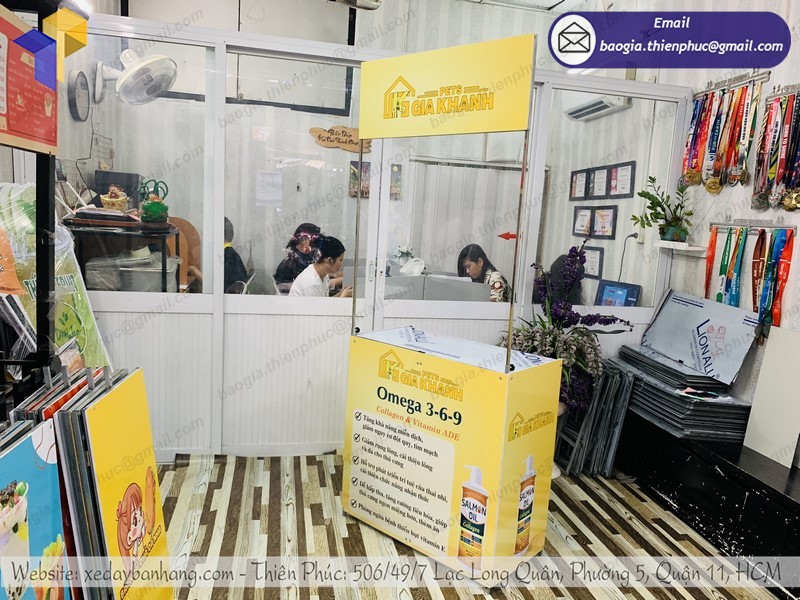 quầy sắt quảng cáo lắp ráp