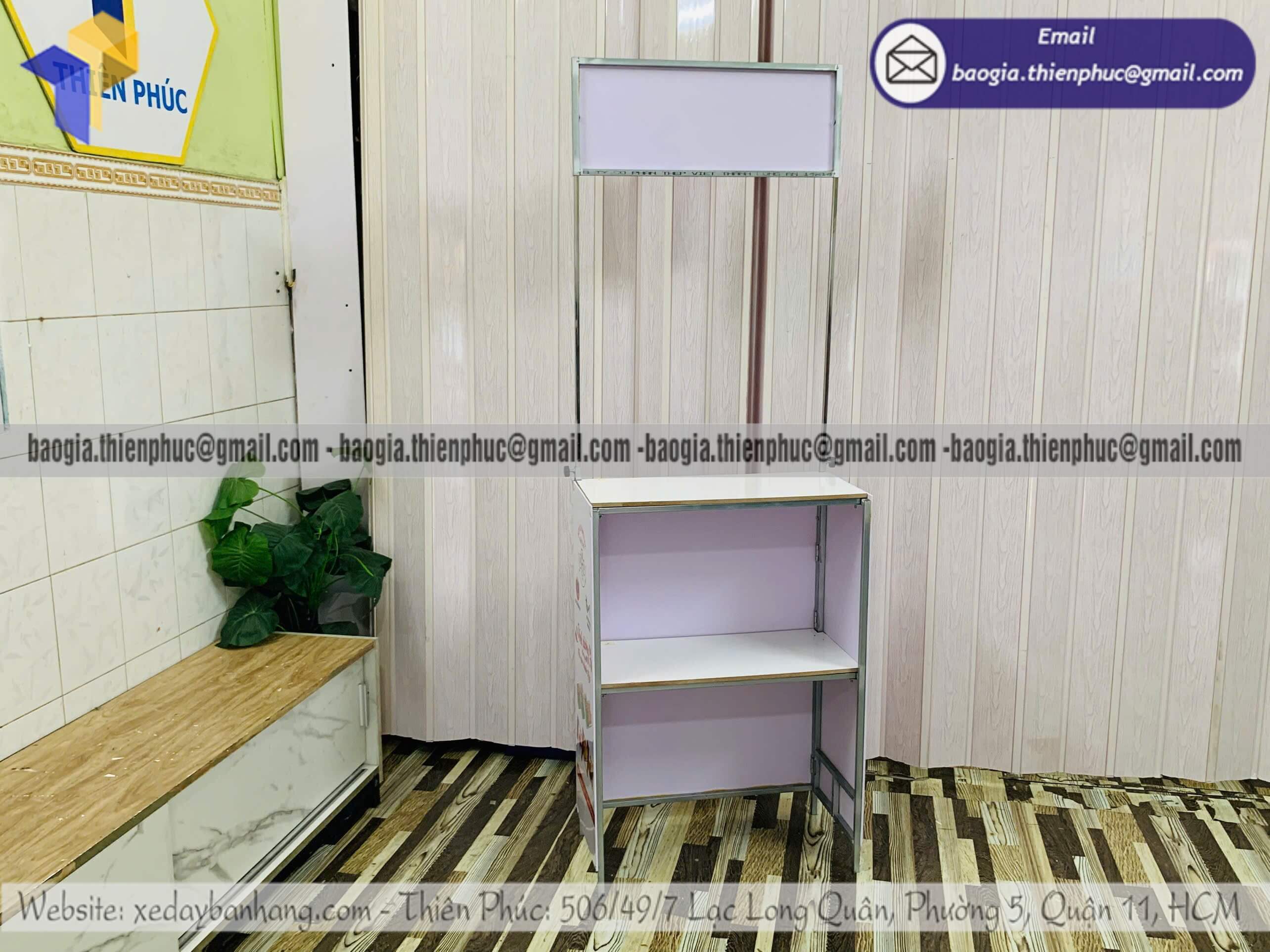 Quầy sắt cho nhân viên PG quảng cáo sản phẩm mới thương hiệu cho các cửa hàng bán lẻ