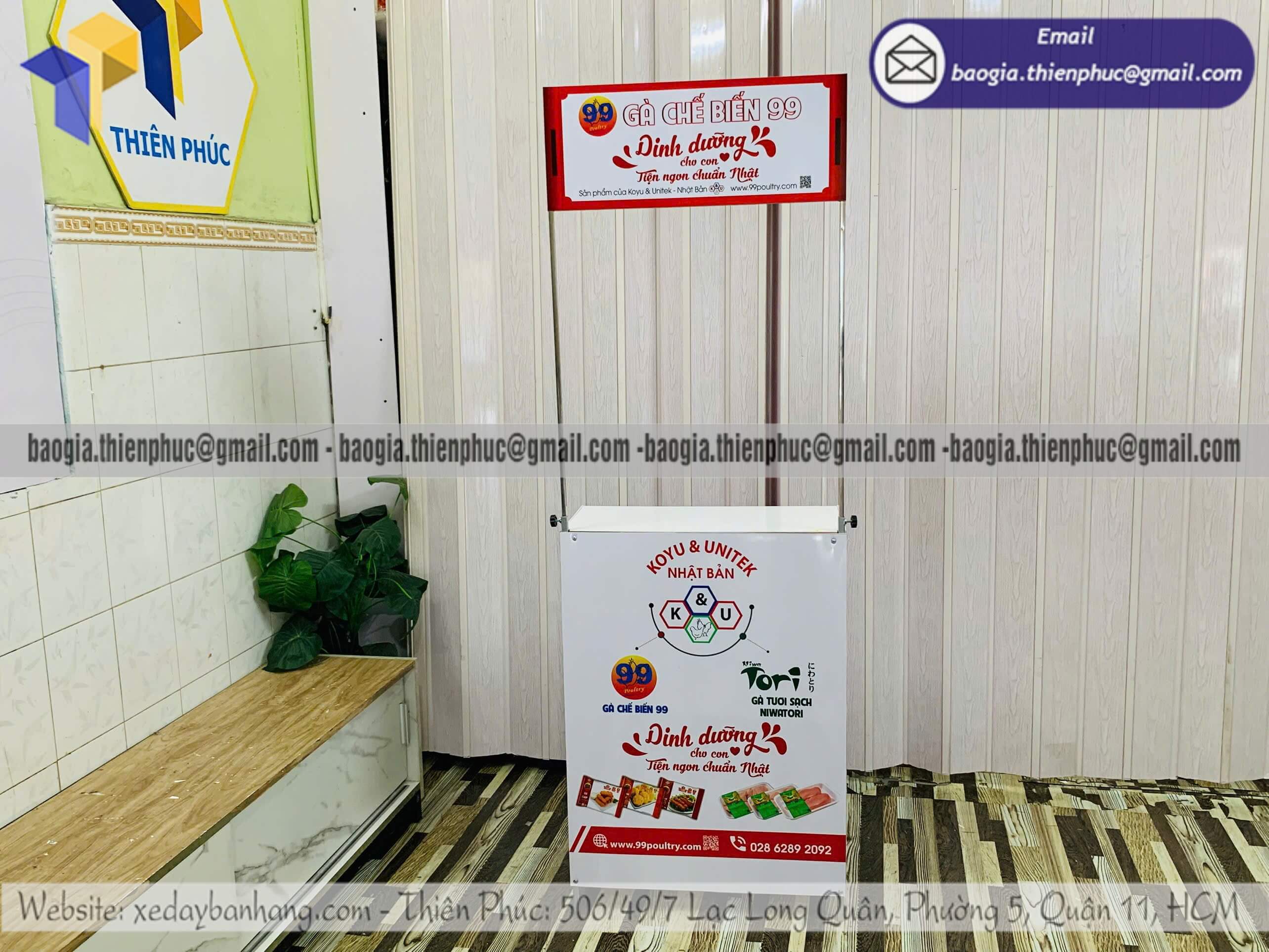 Quầy sắt cho nhân viên PG quảng cáo sản phẩm mới