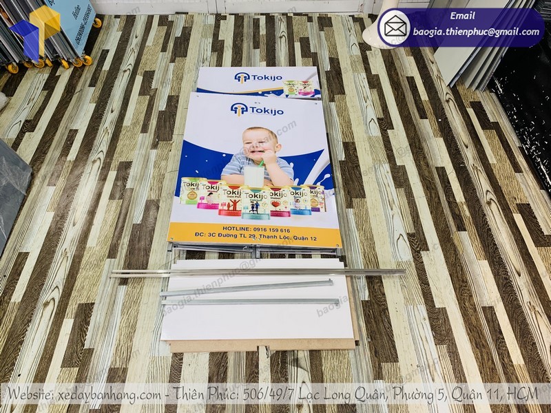 quầy sắt quảng cáo mini tphcm