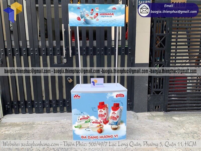 Quầy tiếp thị bằng nhựa phát sample tại siêu thị