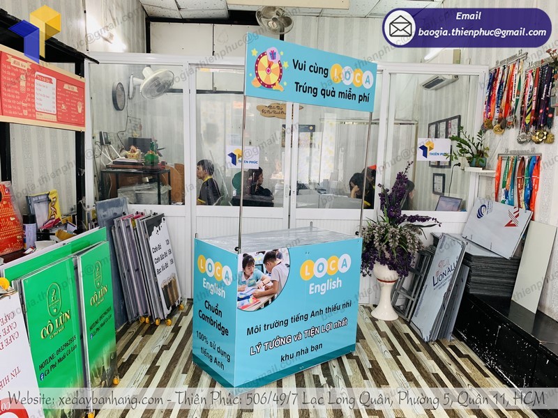 Quầy tiếp thị lớp học Tiếng Anh