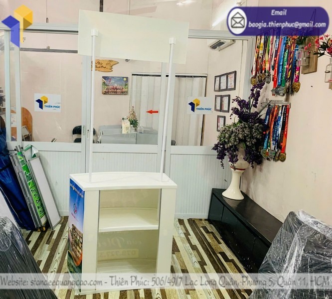 xưởng sản xuất quầy trưng bày sản phẩm 2025