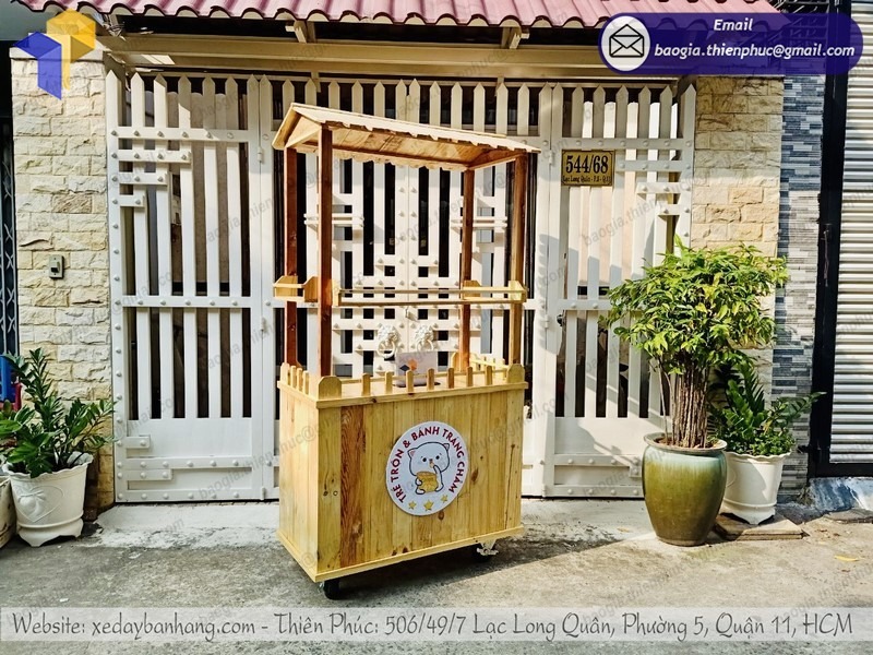quầy xe bán đồ ăn vặt bằng gỗ