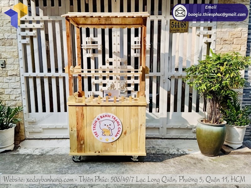 quầy xe bán đồ ăn vặt