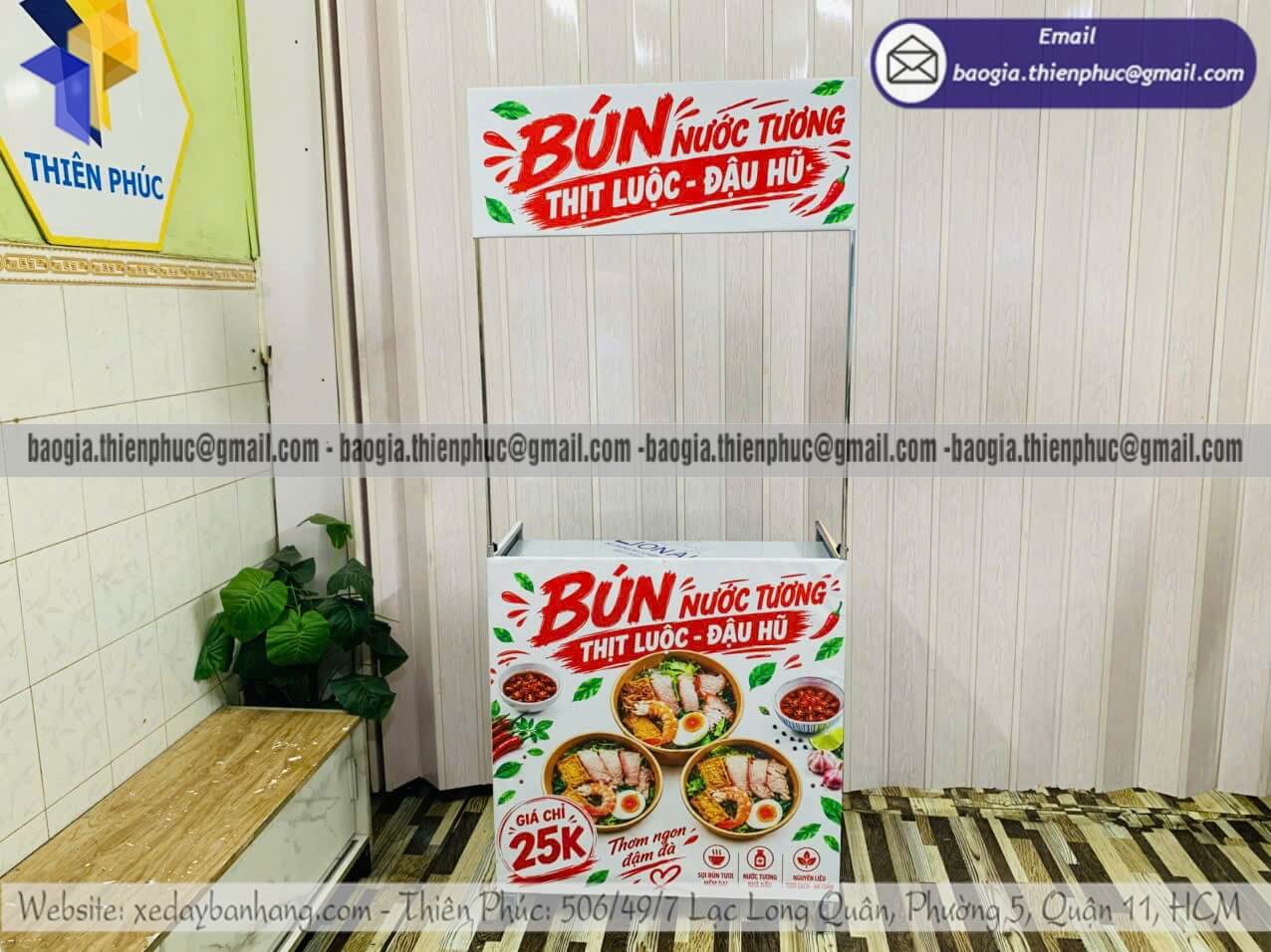 Quầy xếp bán bún thịt luộc di động dựng bán vỉa hè