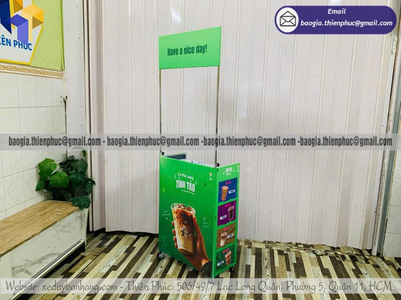 Quầy xếp bán cafe cỡ nhỏ bằng khung sắt căng bạt mang đi bán trước nhà