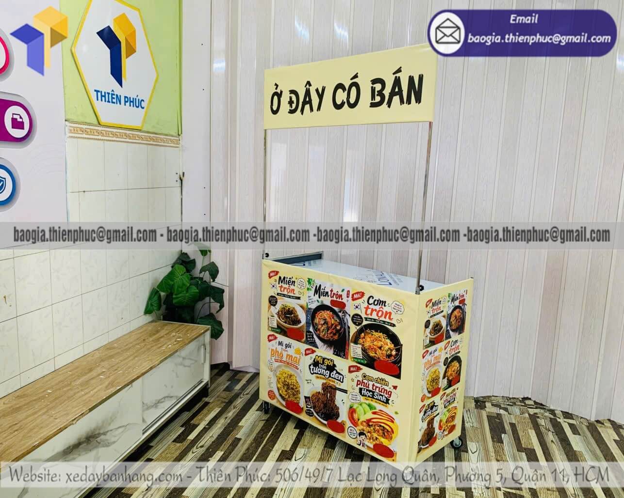 Quầy xếp gọn bán thức ăn take away bán rong lề đường bán bánh khoai chiên đồ ăn vặt