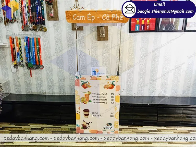 thiết kế booth mini bán cam ép đẹp