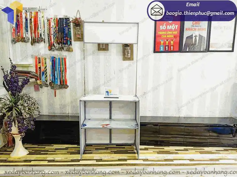 thiết kế booth sắt sampling giá rẻ