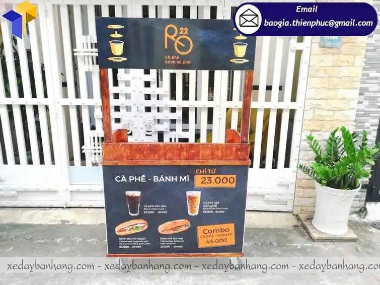 xe bán bánh mì cafe