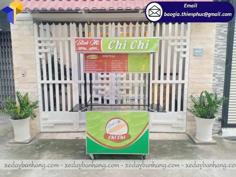 xe bán bánh mì chả cá