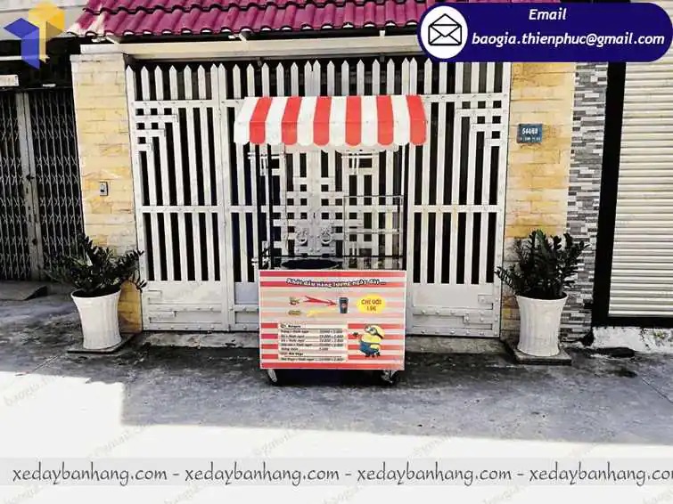 xe bán bánh mì có lò nướng