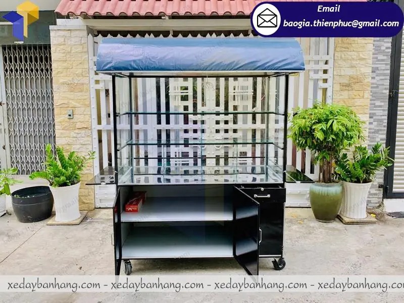 xe bán bánh mì có mái che bằng inox