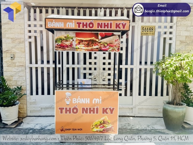 xe bán bánh mì tam giác