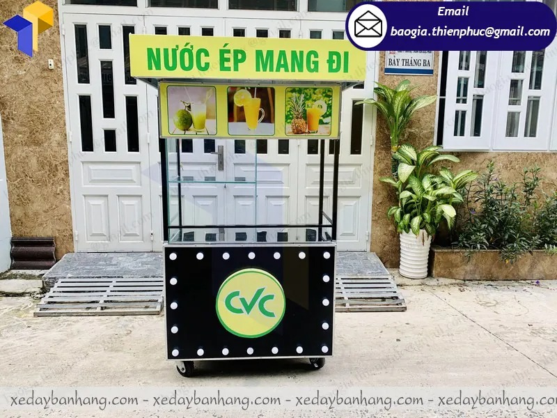 xe bán nước ép hoa quả