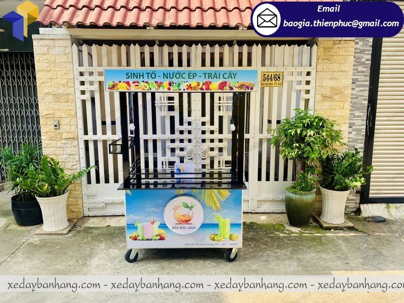 xe bán nước ép trái cây