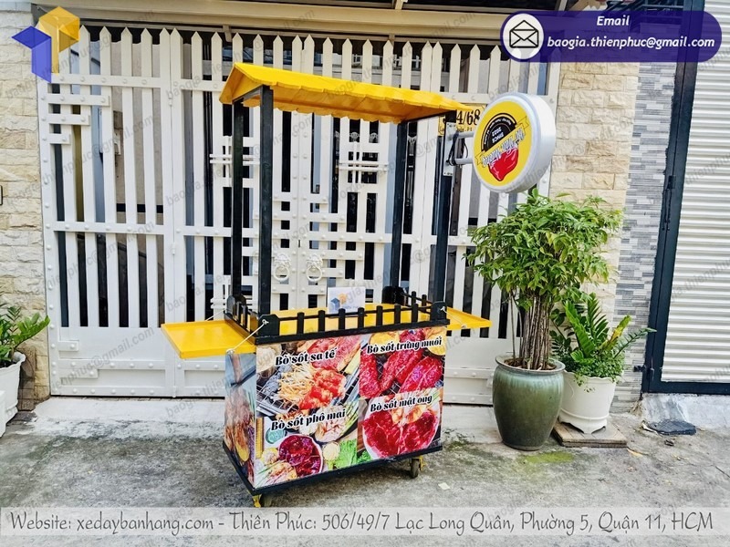 xe bán thịt xiên nướng bằng gỗ