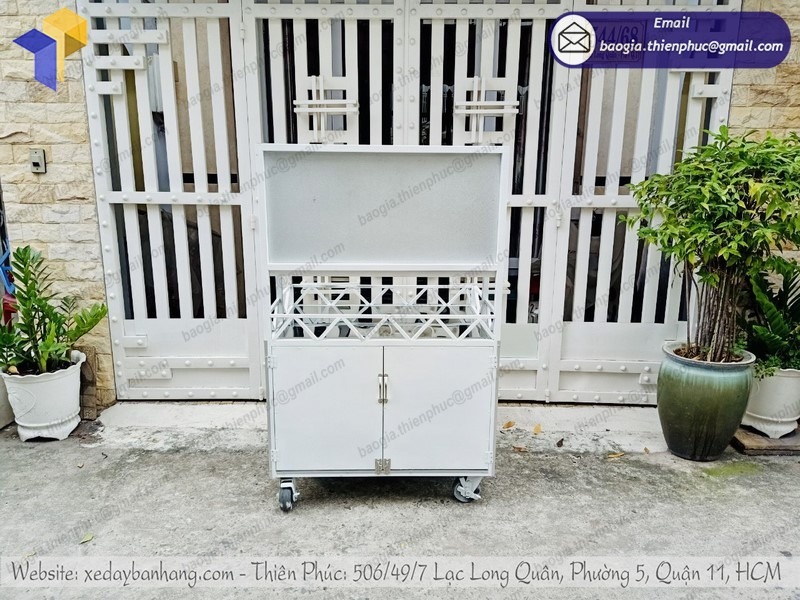 xe bán trà sữa ăn vặt bằng sắt