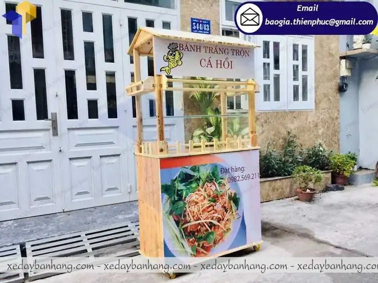 xe đẩy bán bánh tráng trộn bằng gỗ