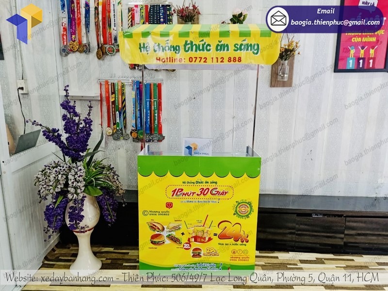 xe đẩy bán đồ ăn sáng