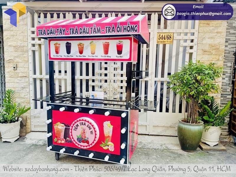 xe đẩy bán sinh tố nước ép bằng sắt