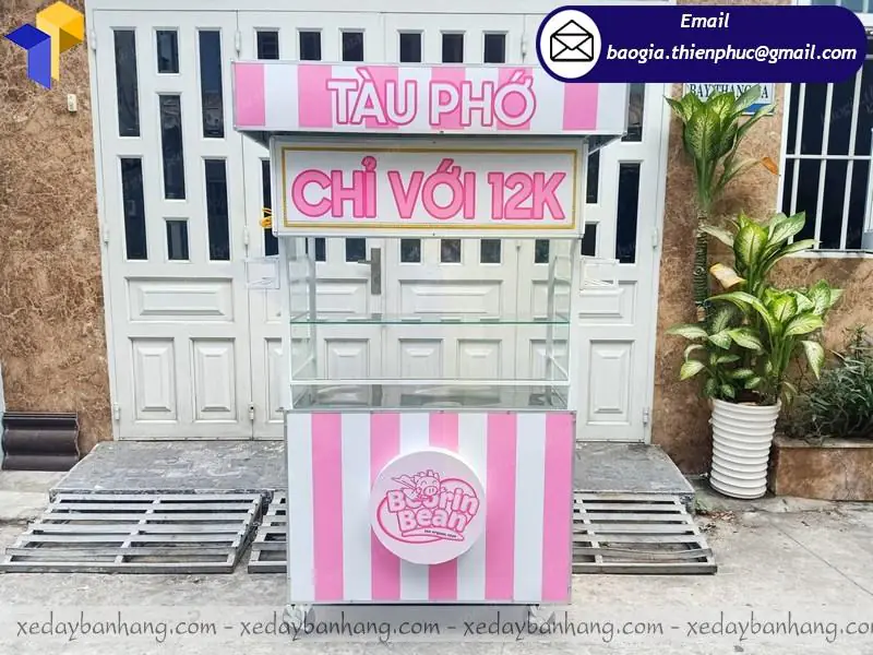 xe đẩy bán thức ăn nhanh đường phố