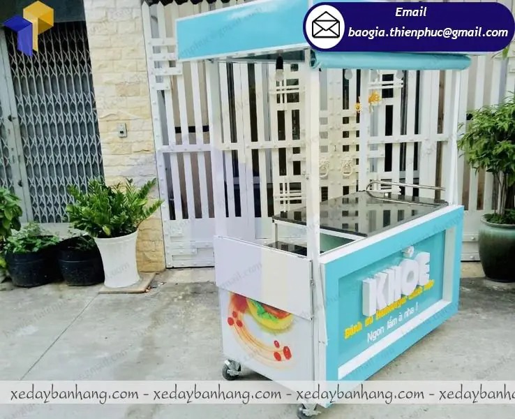 xe đẩy inox bán bánh mì lưu động