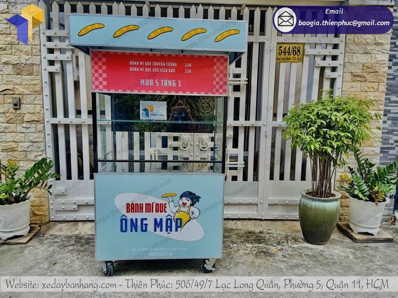 xe inox bán bánh mì que