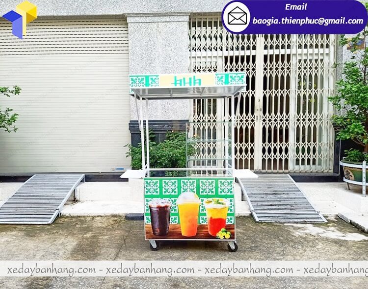 xe inox bán nước cam vỉa hè