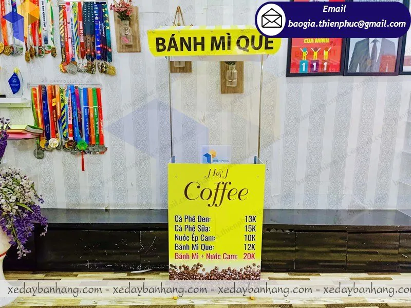 xe lắp ráp bán bánh mì que