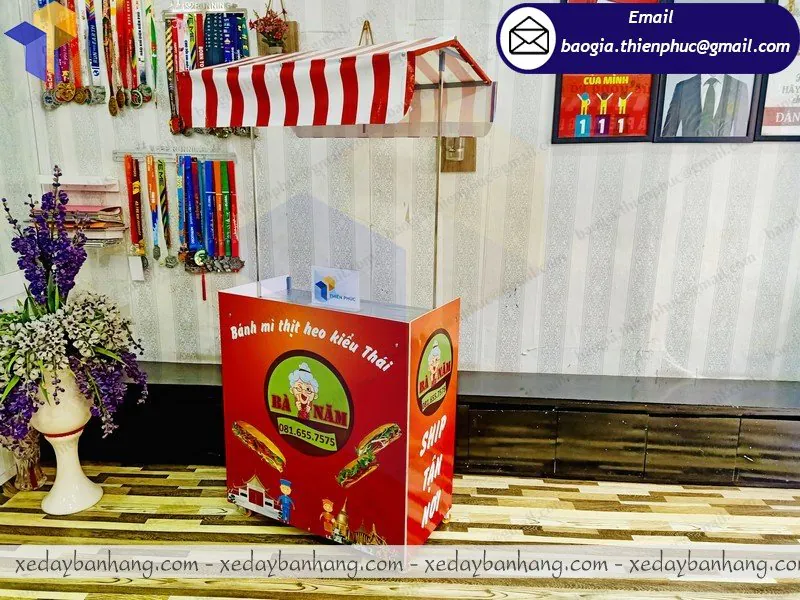 xe lắp ráp bán bánh mì