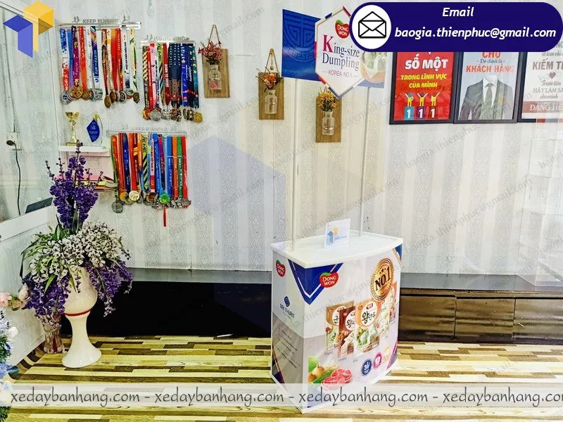 xưởng đóng booth nhựa mini bán hàng lưu động