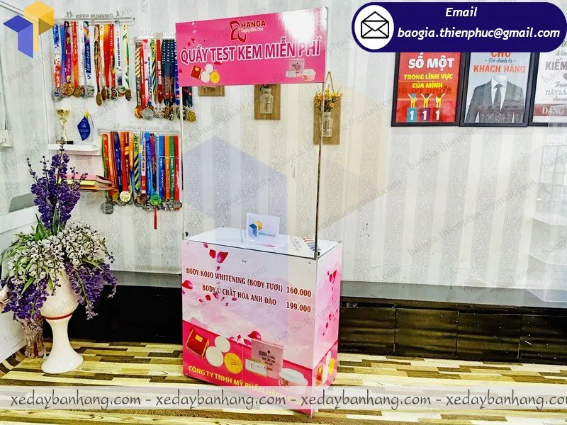 xưởng đóng booth sắt bán mỹ phẩm