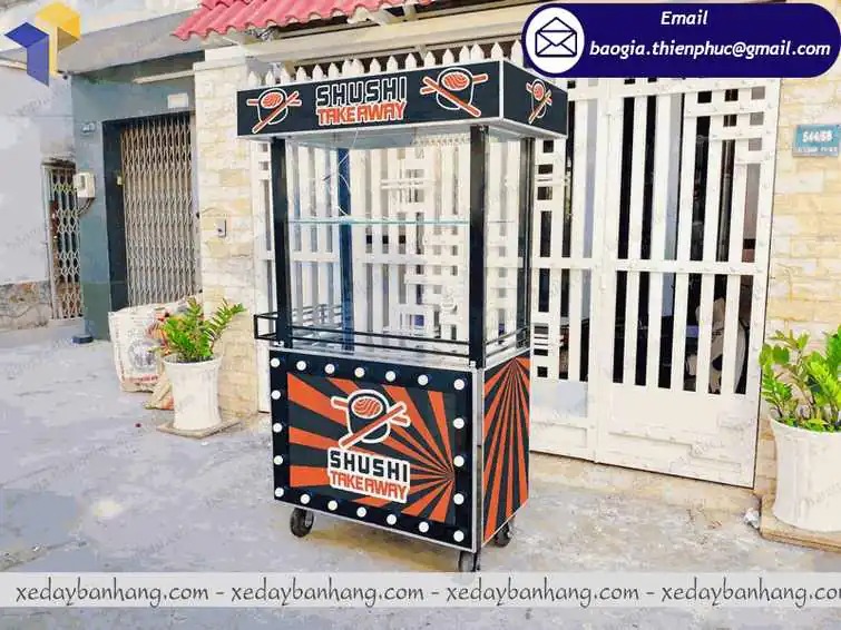 xưởng đóng xe bán cơm cuộn vỉa hè