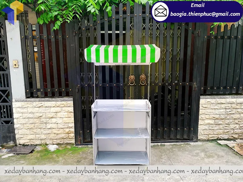 xưởng làm booth bán dâu tây lắp ráp