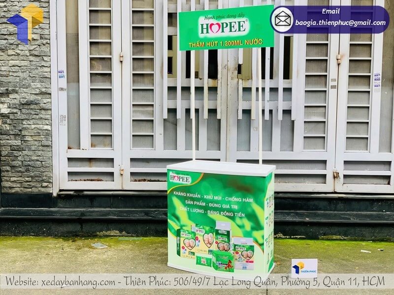 Xưởng sản xuất booth nhựa sự kiện theo yêu cầu in logo riêng họa tiết đẹp