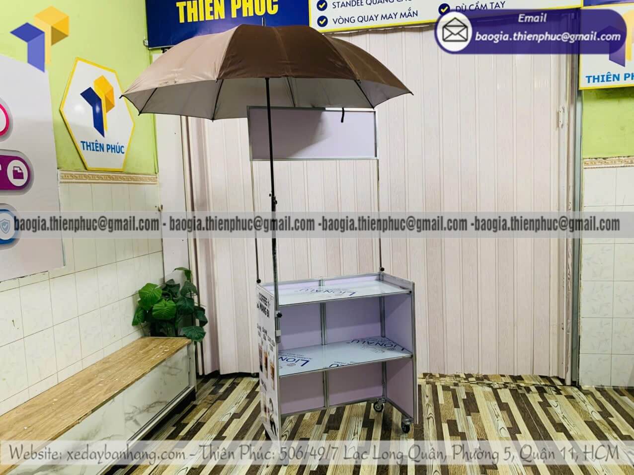 Xưởng sản xuất quầy xếp bán cafe mang đi thêm dù che bán hàng online